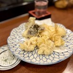どぜう・四季料理 やぶや - 黒舞茸天ぷら（¥740税込）、白子天ぷら（¥1,200税込）、ゆり根かき揚げ（¥740税込）
      肉厚で芳醇な香りの黒舞茸、とろっと濃厚クリーミーな白子、そしてMugのオススメはホクホクしたゆり根♡