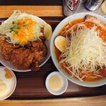 めん王  - 辛味噌ラーメン（3辛）＋おろしにんにく／唐揚げ3個