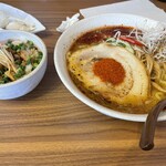 星の砂 - spiceラーメン（大盛り、中辛）、セットチャーシュー丼