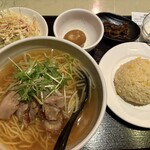 四川料理 秋 神保町本店 - 