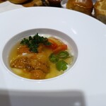 ノルマンディー - 生ウニと温泉卵のコンソメ仕立て(アップ)