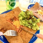 JB's crêpes - ガレット(ベーコンとチーズとたまご TPグリーンサラダと自家製トマトソース)