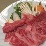 Fujiya Ryokan - すき焼きの肉アップ。