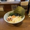 濃厚豚骨ラーメン 濱虎家 - これが「油そば」。汁無しって感じでした。トッピングも豪華。リピーターはトッピング一つ無料も嬉しい