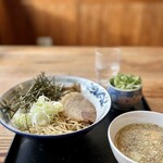 中華蕎麦 春馬 - 朝油そば850円に九条ねぎトッピング200円