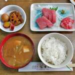 富士岡 - マグロ刺身＆煮物ｗｉｔｈご飯＆豚汁