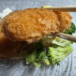 ほっともっと - 肉汁の代わりにカニクリームが飛び出します