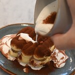 カフェ ザ サン リブズ ヒア - 