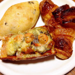 ルオント - アボカドとエビのパン、フォカッチャ、スイートクロワッサン
