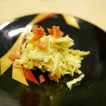 マツバガニの身をミソであえてバチコ（ナマコ卵巣）とともに。