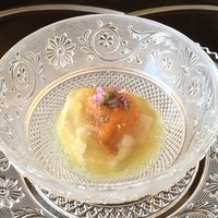 表参道うかい亭 - 帆立貝と雲丹のジュレ。
                ジュレも濃厚なウニ味。