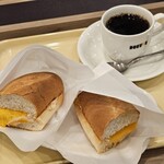 ドトールコーヒーショップ  - ホットサンドツナチェダー、コーヒー