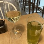 駅バル JunJun - GLASS WINE 白ワイン　玉露入りお茶