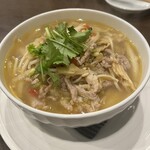 四川 郷土菜 シャンバァロウ - 豚肉細切り乗せ汁そば