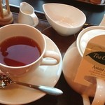 モリキネカフェ - 森鷗外記念館のカフェにてアッサムバリ紅茶。茶葉はロンネフェルト。