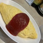 洋食屋 ぷてぃ あう゛ぃにょん - 料理写真:オムライスランチ（スープ、サラダ付き）
850円