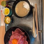 和牛専門 牛めし 前田優 - 