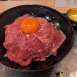 和牛専門 牛めし 前田優 - 