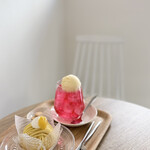 cakeと小さなcafe 25nico - ケーキと飲み物をオーダーしてお席へ