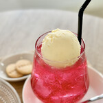 cakeと小さなcafe 25nico - 苺のクリームソーダ