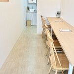 cakeと小さなcafe 25nico - 明るくかわいい店内　全部で5席ありました