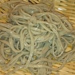 そばのアップ写真。これが5枚出てきます。