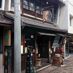 Soba Hachi - 店の出入口