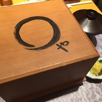 まるや本店 中部国際空港店 - 上うな丼（税込３３７０円）この木箱にかぶせられて出て参ります！
