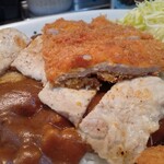 カレーとハンバーグの店 バーグ - ポーク三種もりっカレー
