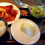 焼肉ぐりぐり家 - 3種盛りランチ！
