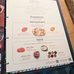 スリー リトル エッグス 町田東急ツインズ店 - メニュー表の見開き。