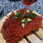 回転寿司 根室 花まる 大同生命札幌ビル miredo店 - 紅鮭すじこ醤油漬け