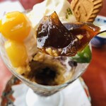 麻布茶房 - つるん、ぷるんな黒糖寒天。ほどよい甘さあり。下の方に白玉1ついた！