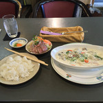 レストラン三澤亭 - カキのクリームシチュー。ディナーメニューのみライスは別