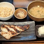 しんぱち食堂 - 料理写真:しんぱち食堂 茅場町店 あかうお粕漬け定食 熟成玄米半割 税込1,100円