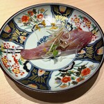 水産会社直営 魚右衛門 - ブリの刺し身