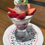 京橋千疋屋 フルーツパーラー - ミニ苺のパフェ