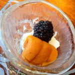 麻布淺井 - ウニとキャビアのアップ写真
      