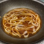 水産会社直営 魚右衛門 - 麺