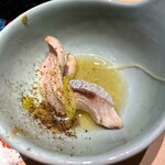 水産会社直営 魚右衛門 - ブリの炙りポンジュレ