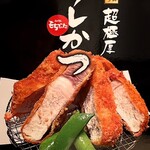 水産会社直営 魚右衛門 - 壁メニュー