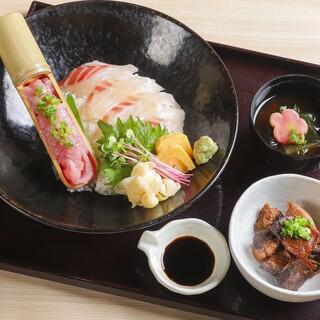 近大卒の魚を味わうランチメニューも豊富にご用意しております