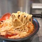 麺創研 紅 - 乱切り麺リフト