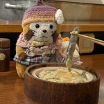 どぜう・四季料理 やぶや - 初めて見るどじょうに興味津々のラスちゃん♡