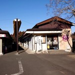 銘菓の老舗 あさ川 - 右のお店です