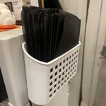 銀座 朧月 - 紙エプロンは券売機横