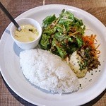 キッチンリブス - サイドディッシュ、コーンポタージュ、サラダ、ライス