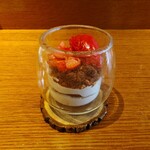 ル モンド グルマン - ティラミスといちごのマリネ