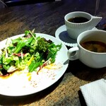 スペインクラブ - ランチのサラダ＆スープ。珈琲と紅茶はサービス