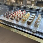 LESS by Gabriele Riva & Kanako Sakakura - 